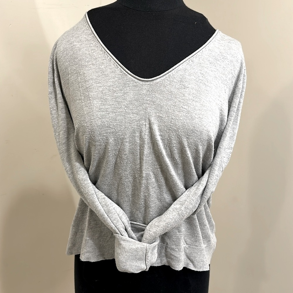 🔥Contemporaine exclusive, Simon’s 🌸END OF SEASON PRICE🌸 grey v neck size XL